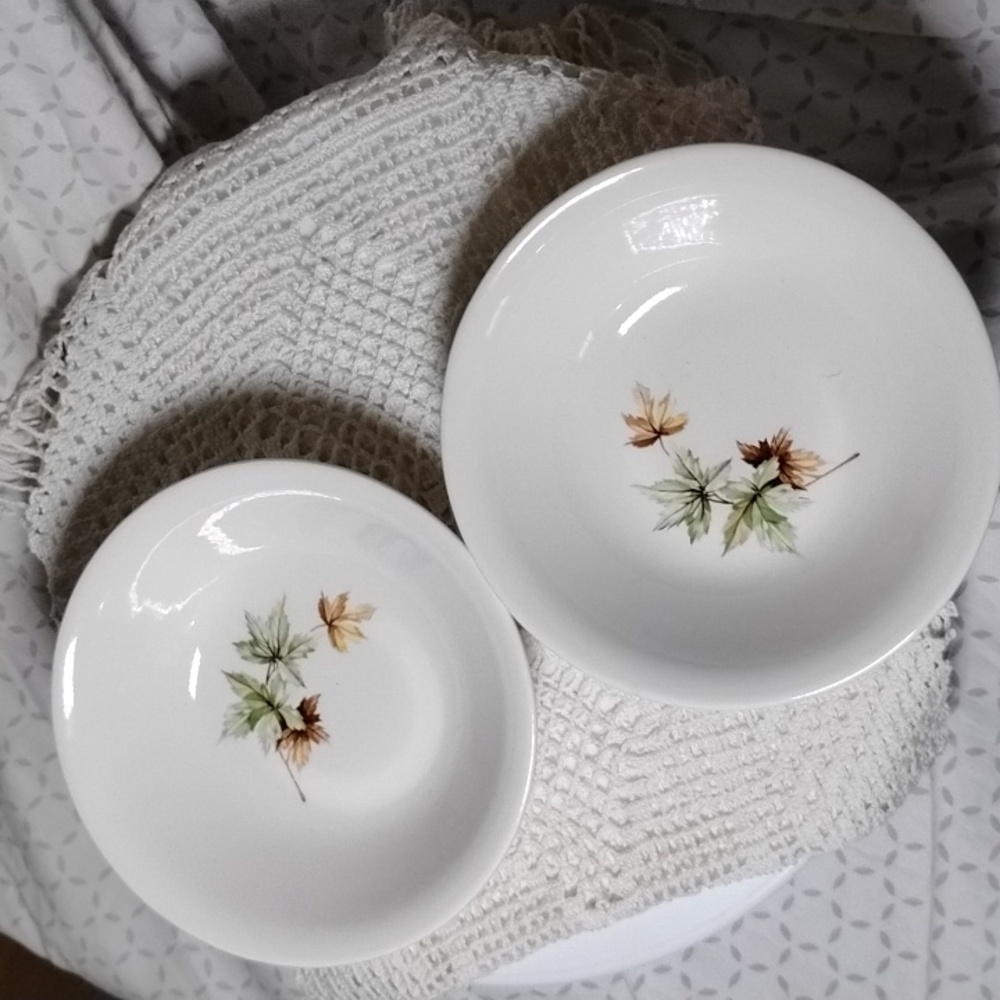 2 Berry Bowls Maple Leaf Salem